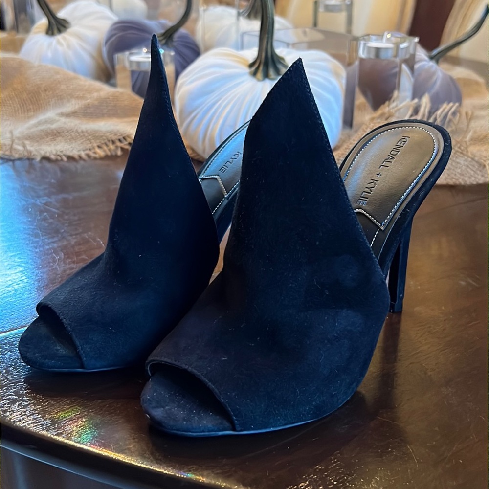 Kendall & Kylie black suede heels size 6m